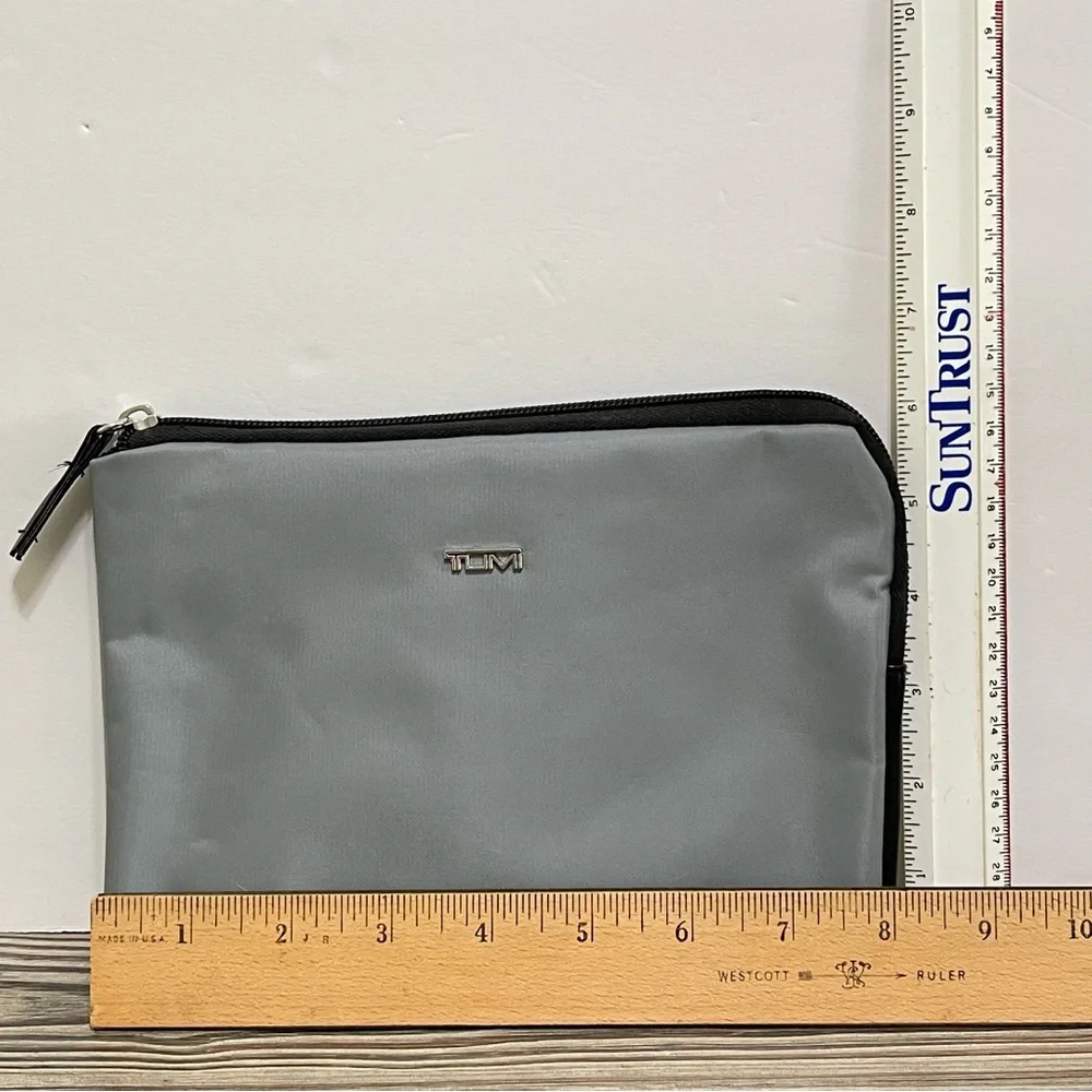 TUMI for DELTA Cosmetic Bag Travel Vacation Toiletry Grey Nylon Zip Close Lined